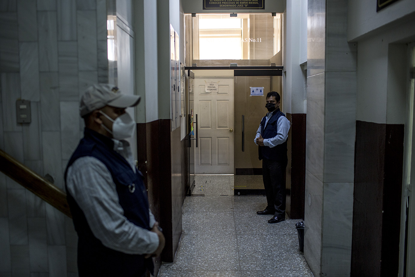 Los casos sensibles que dejó Aifán han pasado por dos jueces sin experiencia, uno denunciado por prevaricato