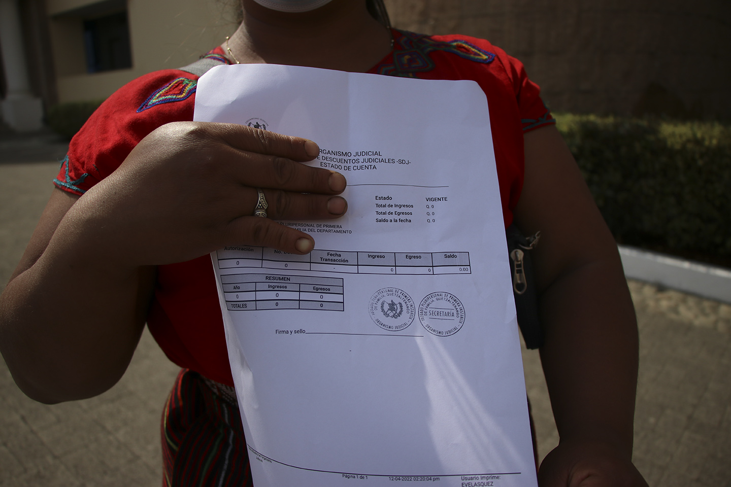 Cuando las mujeres y los tribunales deben recordarle a los padres que sus hijos comen