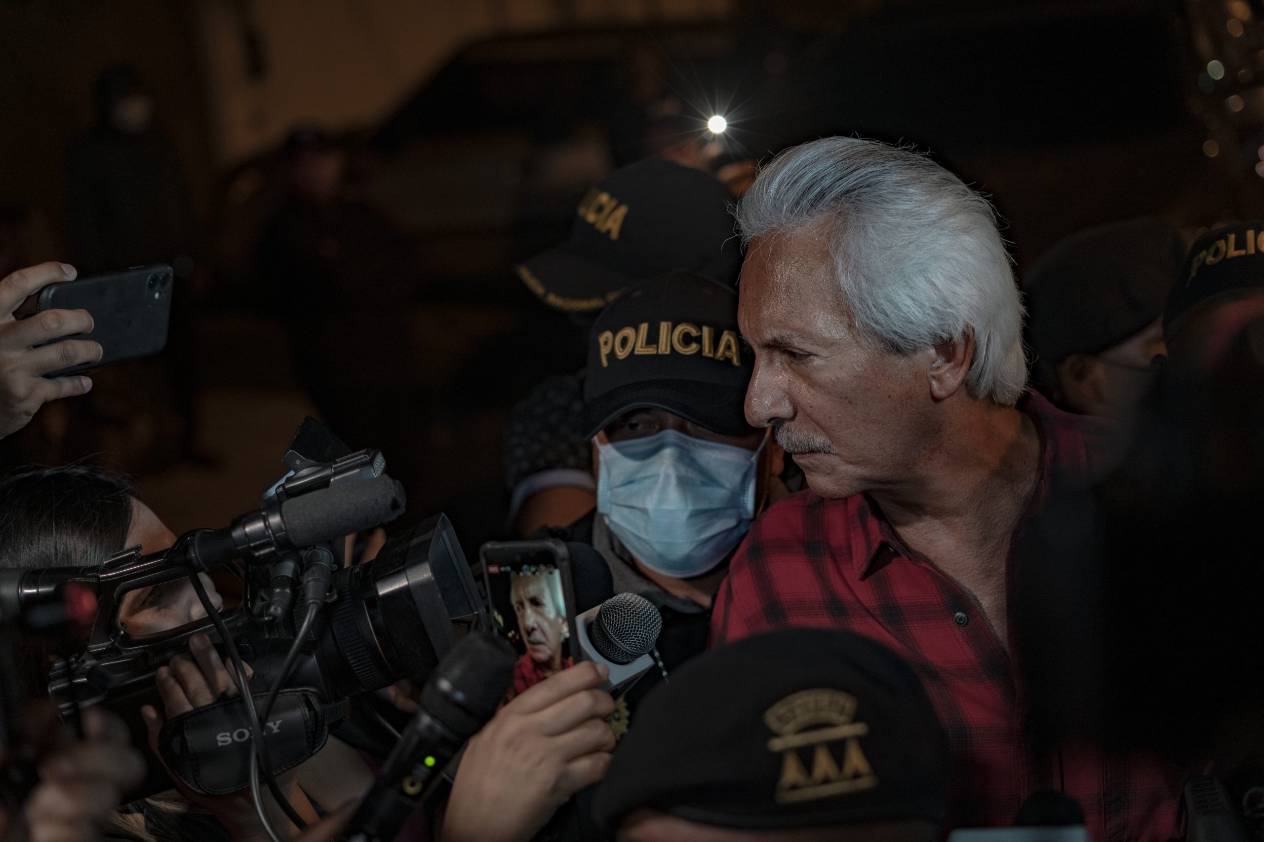 Estado perverso, estado autoritario