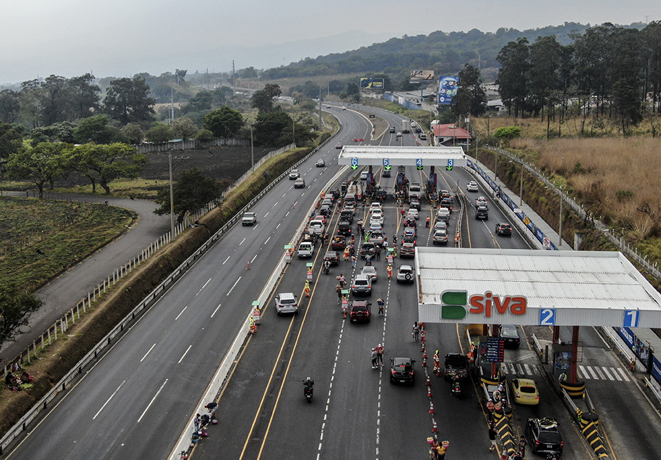 Un negocio millonario que duró 25 años: la autopista que entregó Arzú