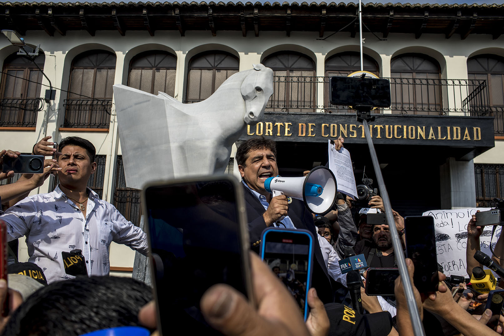 El falso «outsider» y el reacomodo del tablero electoral