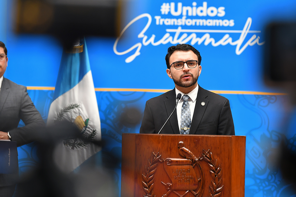 Vocero de Giammattei cobró más que la mayoría del gabinete