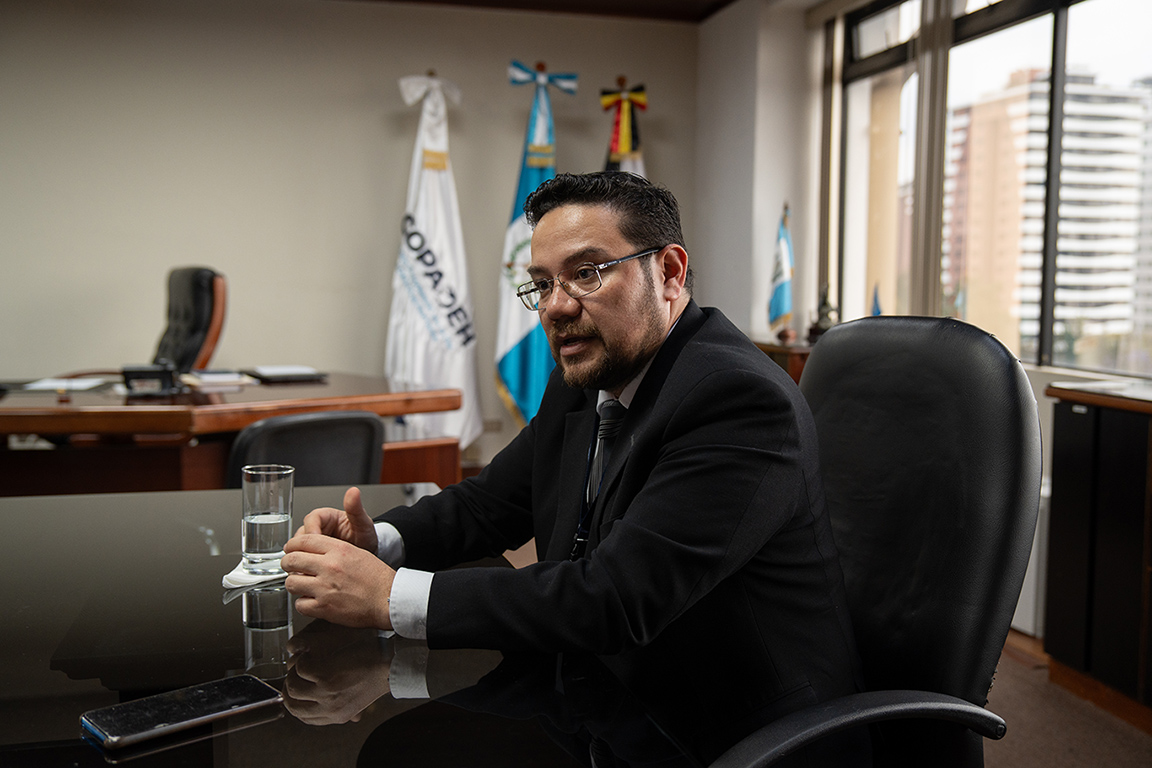 Oswaldo Samayoa: «No estamos para negar las violaciones a los derechos humanos»