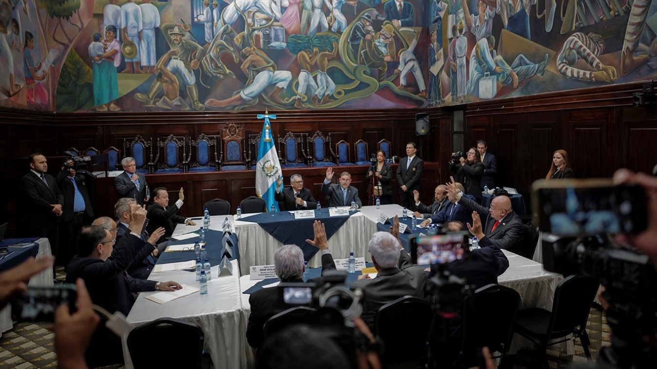 Elección de cortes y lucha de chances