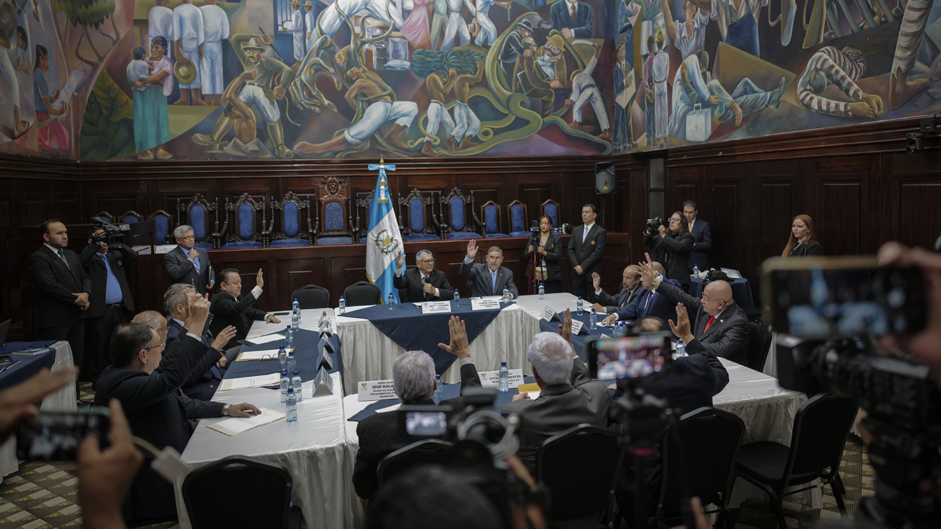 La batalla por la justicia: la polémica participación de la academia