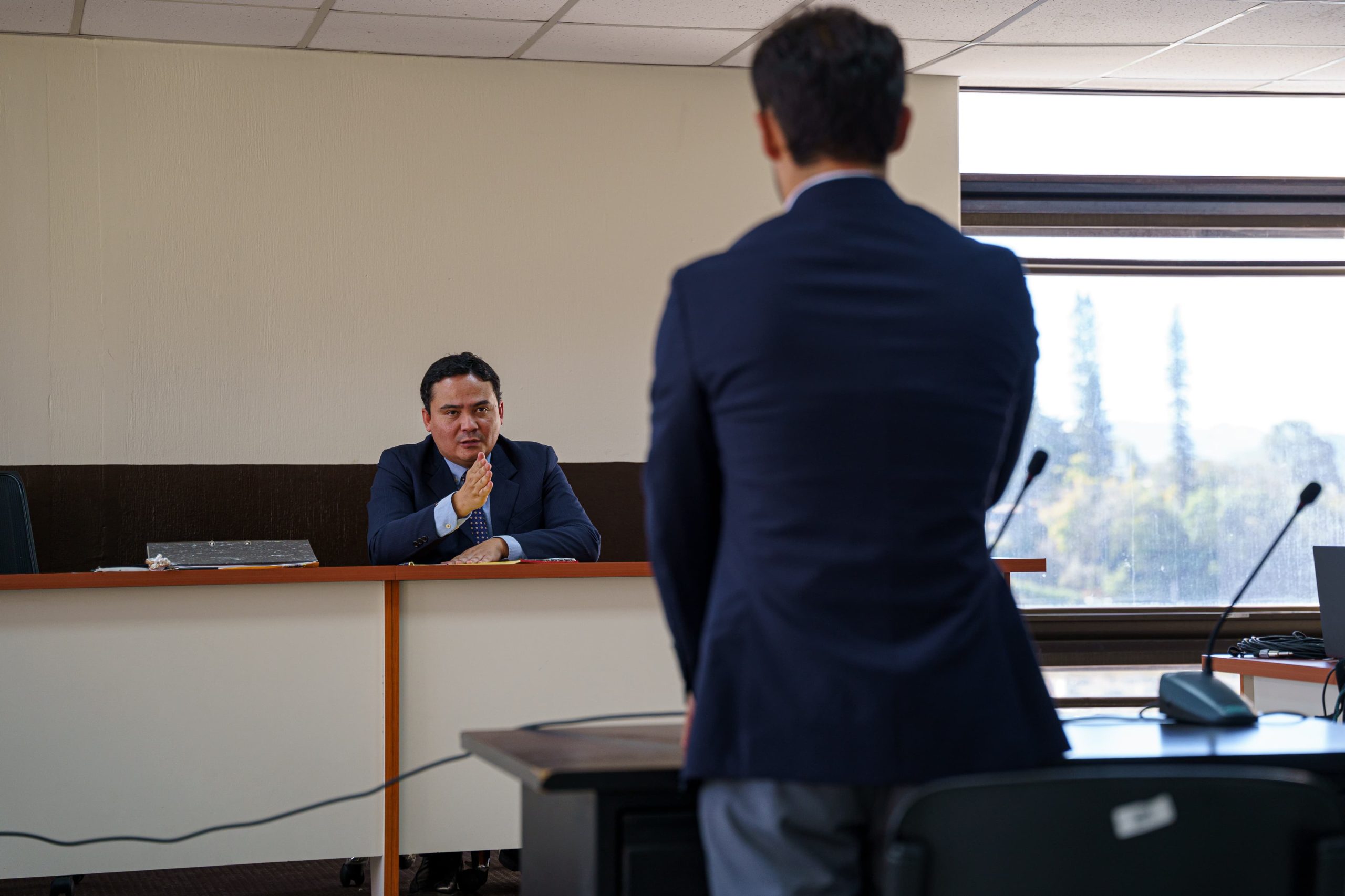 Crónica de la impaciencia del juez Orellana contra un abogado de Semilla